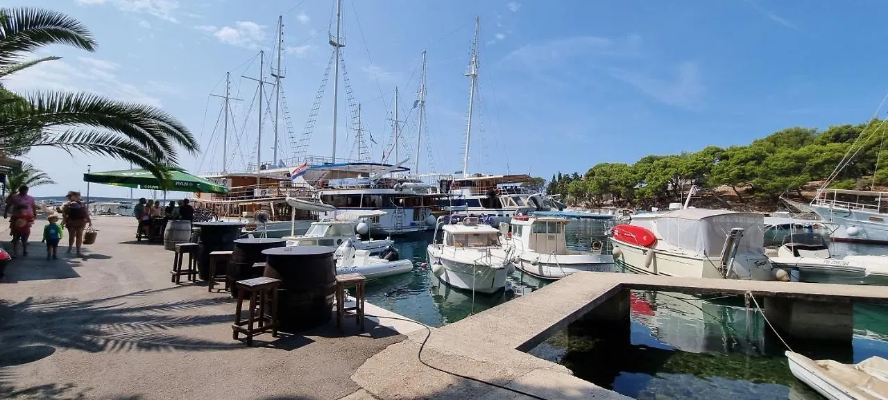 Apartment Half-House - 80M From Sea Mandre Croatia