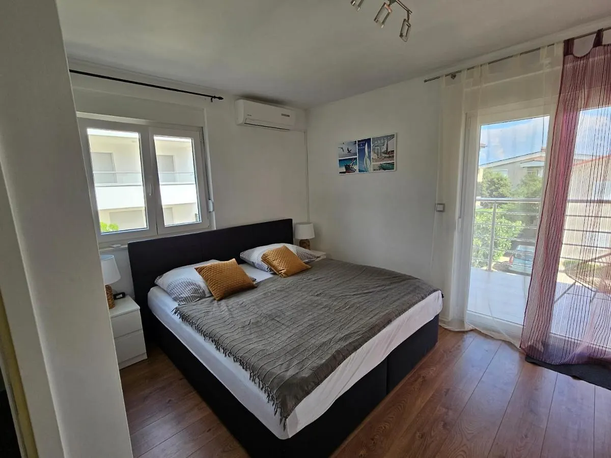 Apartment Half-House - 80M From Sea Mandre Croatia