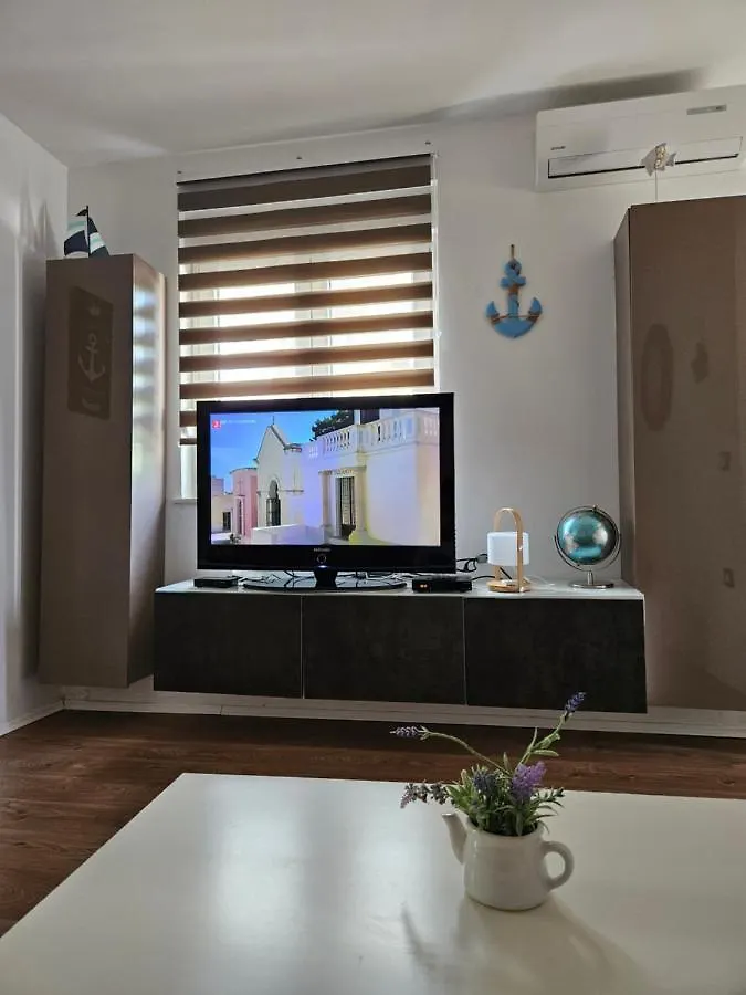 Apartment Half-House - 80M From Sea Mandre Croatia